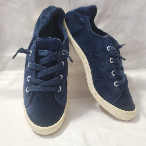 Madden Girl Baailey 8 Blue Velvet Sneaker - Picture 1 of 7